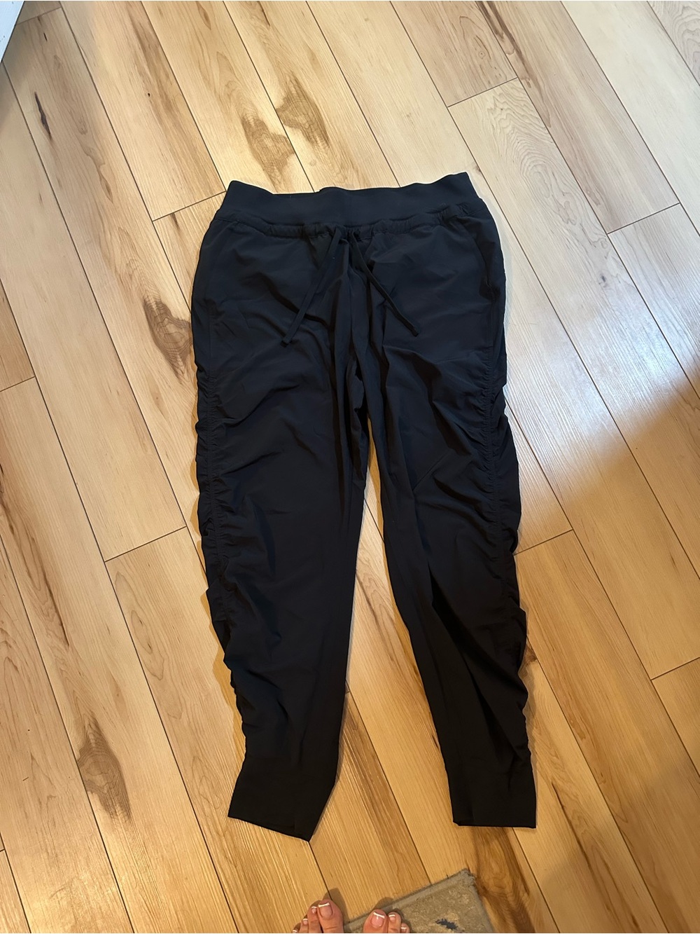ATHLETA Black Ruched Drawstring Jogger Pants - Women